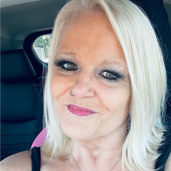 Meet your Posher, Crystal - Picture 2 of 2